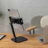 Suporte Articulado de Mesa para Celular Tablet / iPad 4.7 a 12.9 TBM-1B Cenário 3